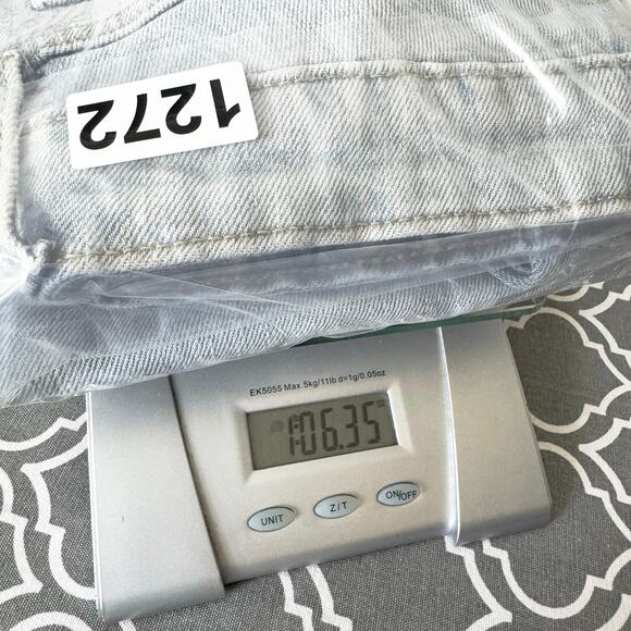 Old Navy High Rise Mom Jeans 27” Light Wash Relaxed Straight Leg Casual Boho New - Picture 13 of 13